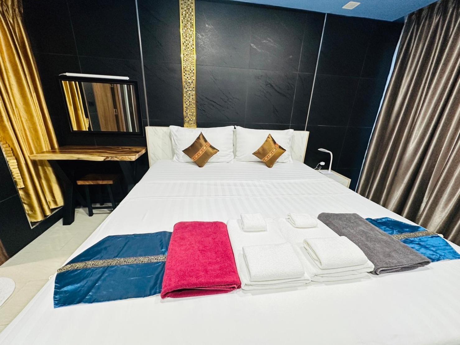 Luxury Business Suits In Grand Avenue By Pattaya City Estates Luaran gambar